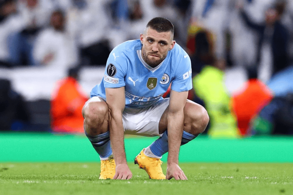 1.5亿欧豪赌！曼城强挖皇马天王，功勋门神投穆帅，两大水货被踢