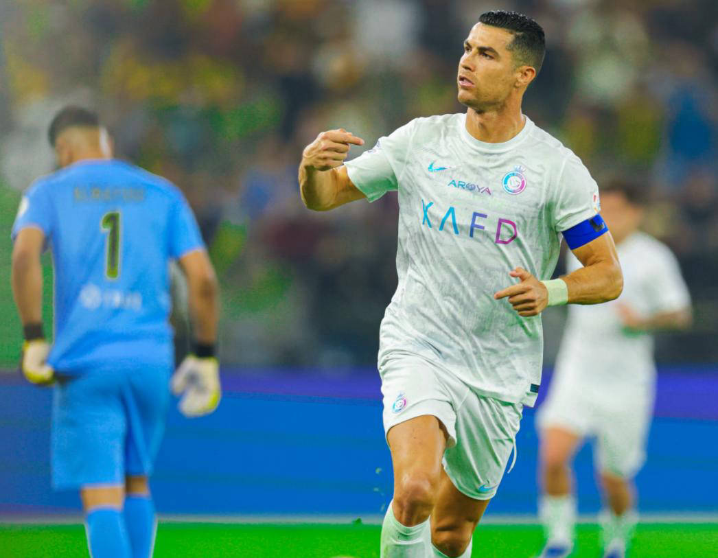 拜仁3-1逆转奥格斯堡，C罗攻入第931球，领跑德甲7分优势