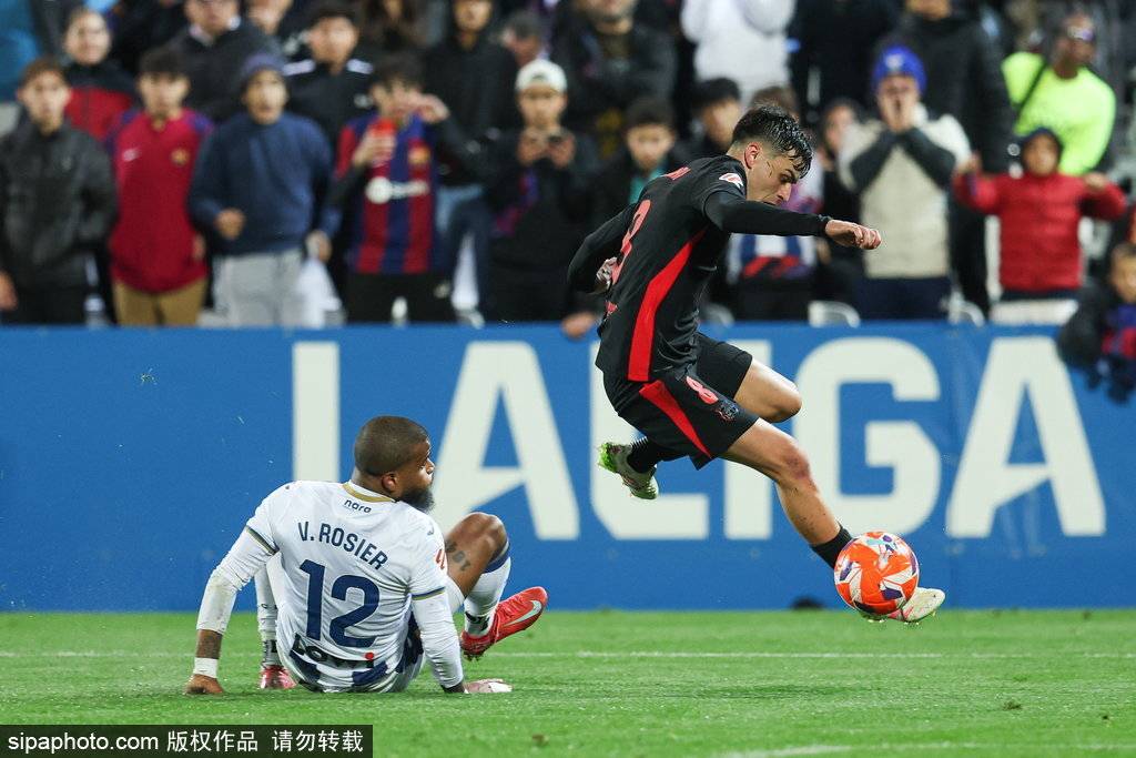 西甲-拉菲尼亚造乌龙 巴萨1-0莱加内斯先赛领先皇马7分