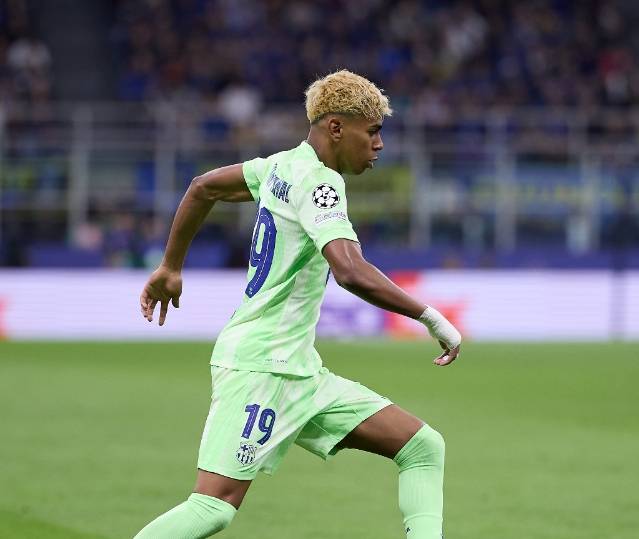 亚马尔哭了！17岁梅西接班人无缘欧冠决赛，单场14次过人真尽力了