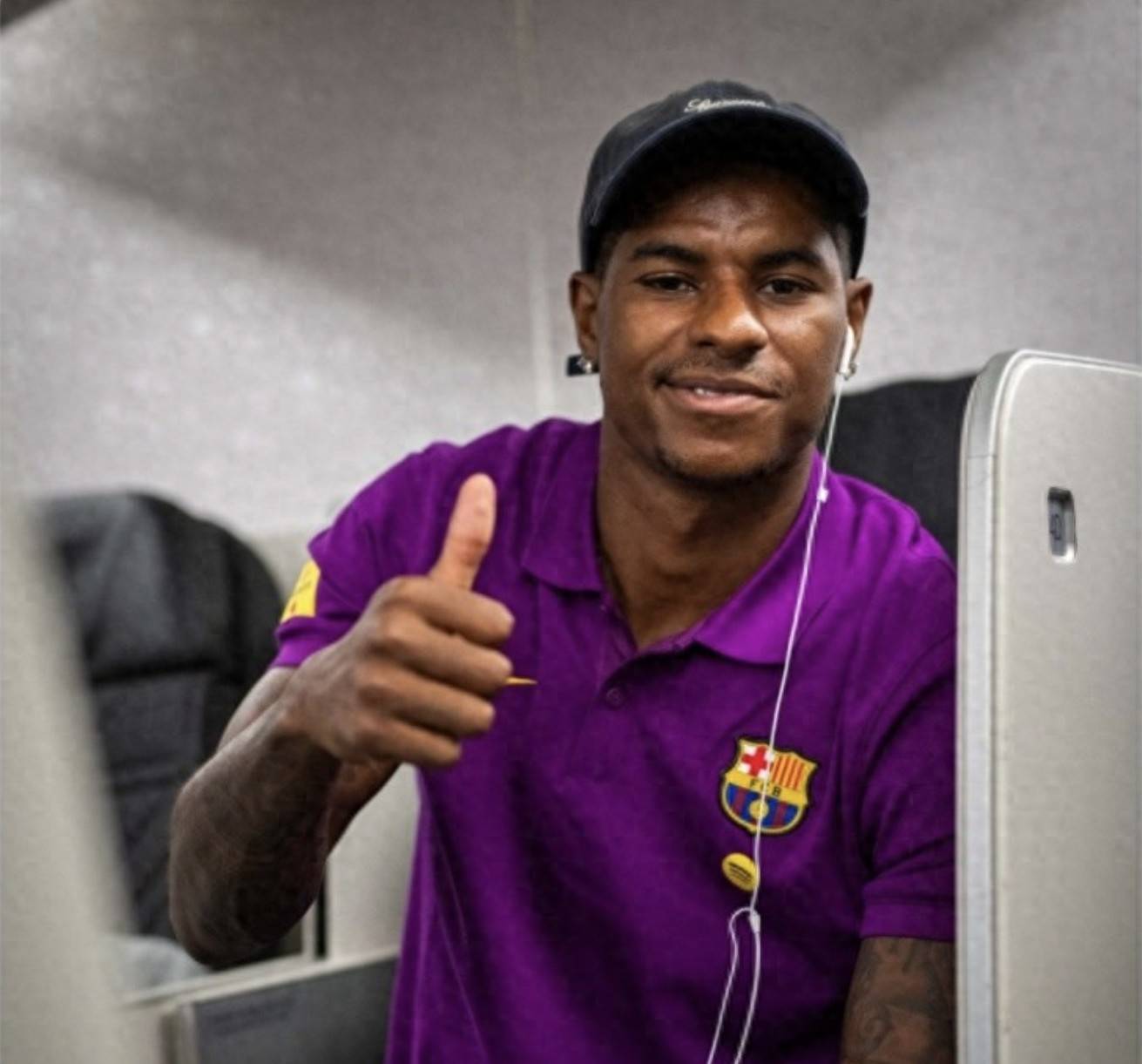 巴萨下达逐客令，11年功勋失宠！被弗里克撤销队长，88%球迷赞成