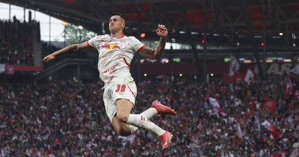 22岁德甲妖锋横空出世看不上沙特土豪转会费1亿欧两大豪门疯抢